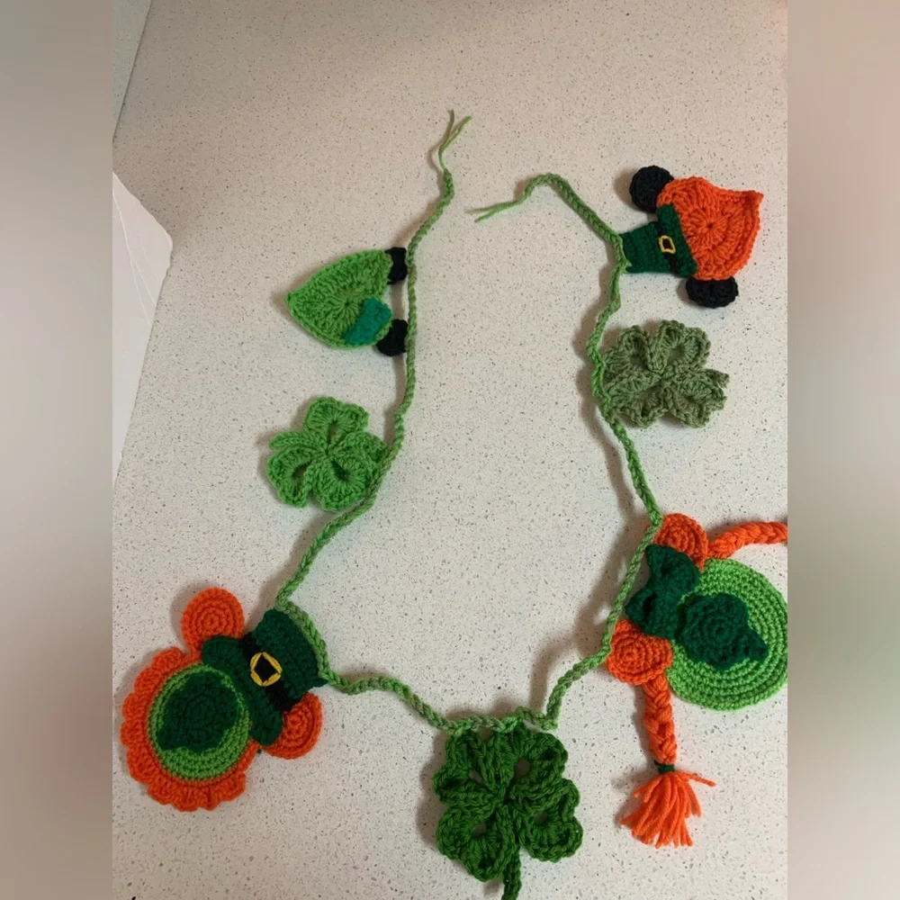 St Patrick Micky Minnie Boy & Girl Leprechaun Shamrock New Garland